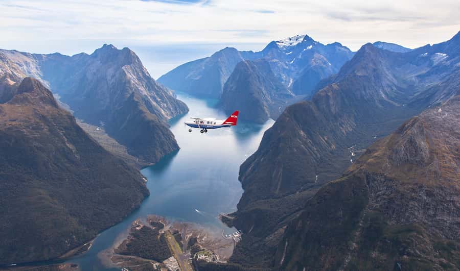 From Queenstown: Scenic Flight to Milford Sound - Over Central Otago and Lake Wakatipu