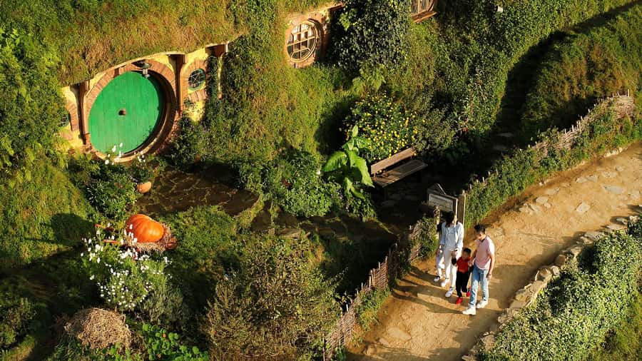 From Rotorua: Hobbiton Movie Set Tour with Festive Lunch - First stop at Shire’s Rest