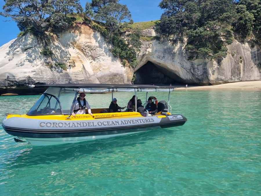 From Tairua: 2 Hour Cathedral Cove Tour with Local Guide - Leaving Tairua Marina for the Coromandel coast
