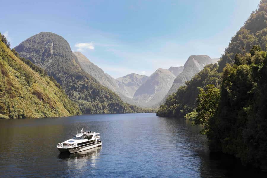 From Te Anau: Doubtful Sound Coach & Cruise - Crossing Lake Manapouri by boat