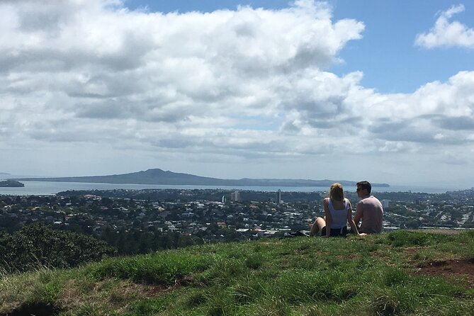 Full-Day Grand Auckland Volcanoes Tour - Lake Pupuke is a volcano without a cone