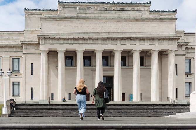 Gallery Highlights Tour and General Admission - The one-hour route through Māori culture and Pacific navigation