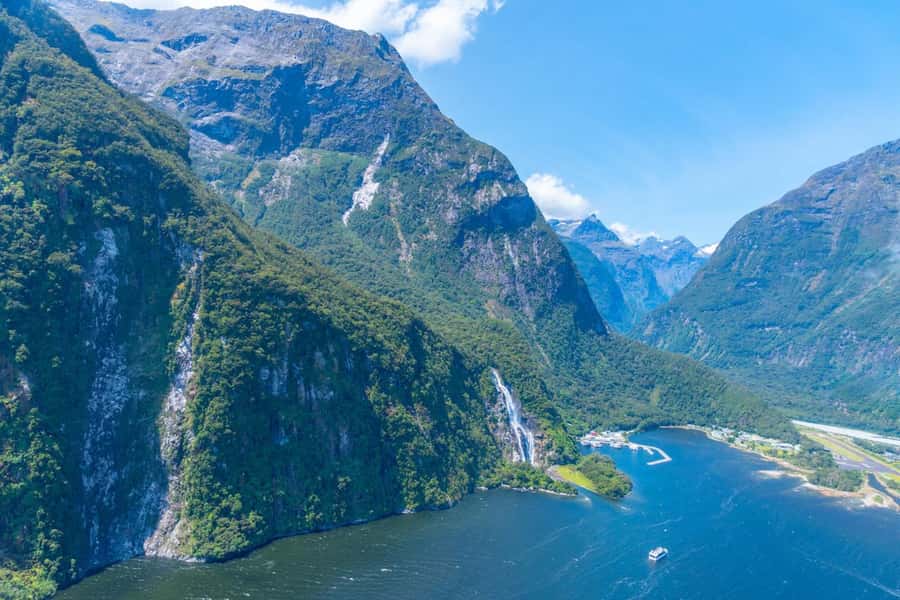 Glenorchy Helicopter Tour | Alpine Lakes & Fiordland - The details that shape this Glenorchy flight