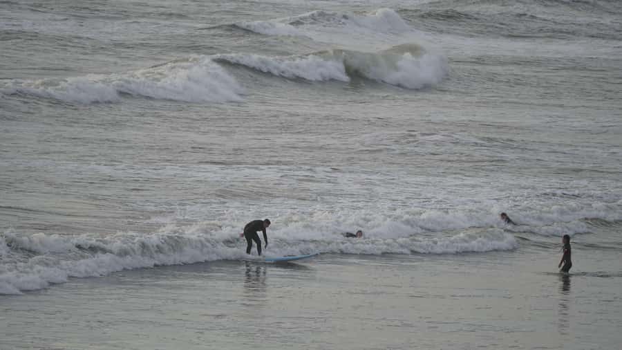 Greymouth: 2-Hour Beginner Surf Lesson - The beach briefing makes the first water session easier