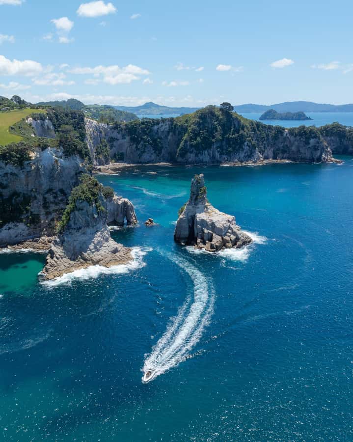 Hahei Explorer Cathedral Cove Boat Tour - What the commentary adds