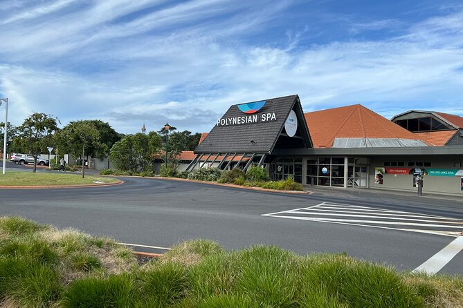 Hire A Driver For 4 Days From Auckland - Day three: Wai-O-Tapu, Huka Falls, and Lake Taupo