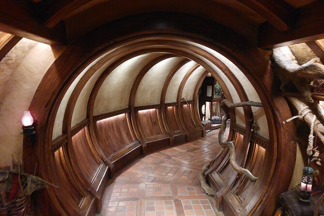 Hobbiton Afternoon Tour in Luxury Minibus from Auckland - The people who make the day work