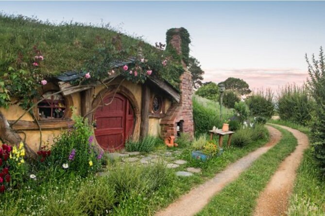 Hobbiton and Waitomo Caves Arrive in Comfort and Style - Last-minute tickets: helpful, but not a booking strategy