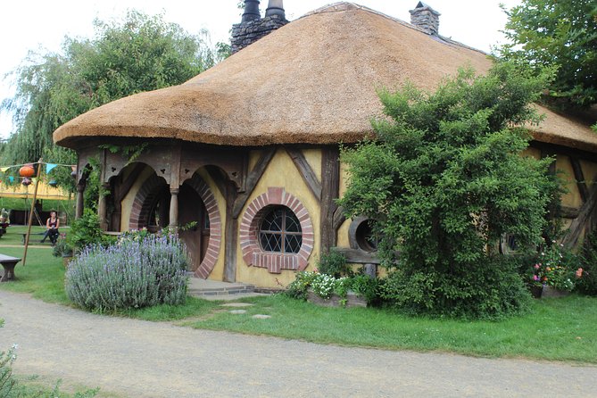 Hobbiton and Waitomo Caves from Auckland - Smaller Group - The early Auckland pickup and small-group vehicle
