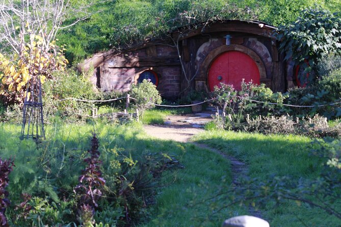Hobbiton and Waitomo Caves from Auckland - Smaller Group - How the guides shape the day