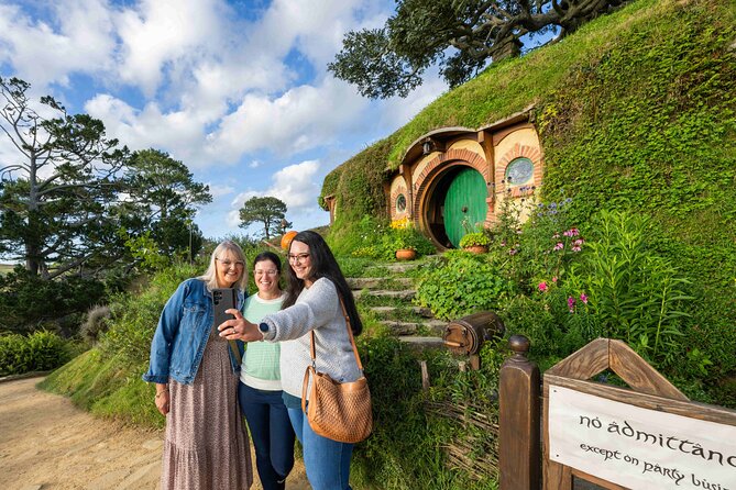 Hobbiton and Waitomo Caves Small Tour from Auckland - Key points to know before booking
