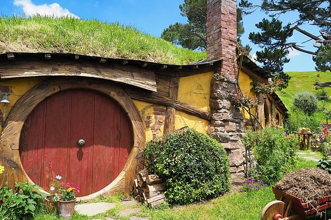 Hobbiton Lord Of Rings Movie Set tour Private Driver - Why this private transfer can make Hobbiton easier