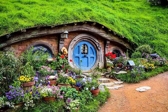 Hobbiton Movie Set Guided Tour small group from Auckland - Key points at a glance