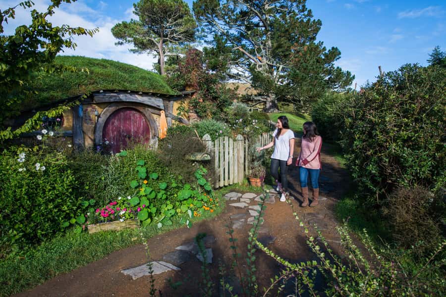 Hobbiton Movie Set & Rotorua Premium Day Tour from Auckland - A drink at The Green Dragon Inn