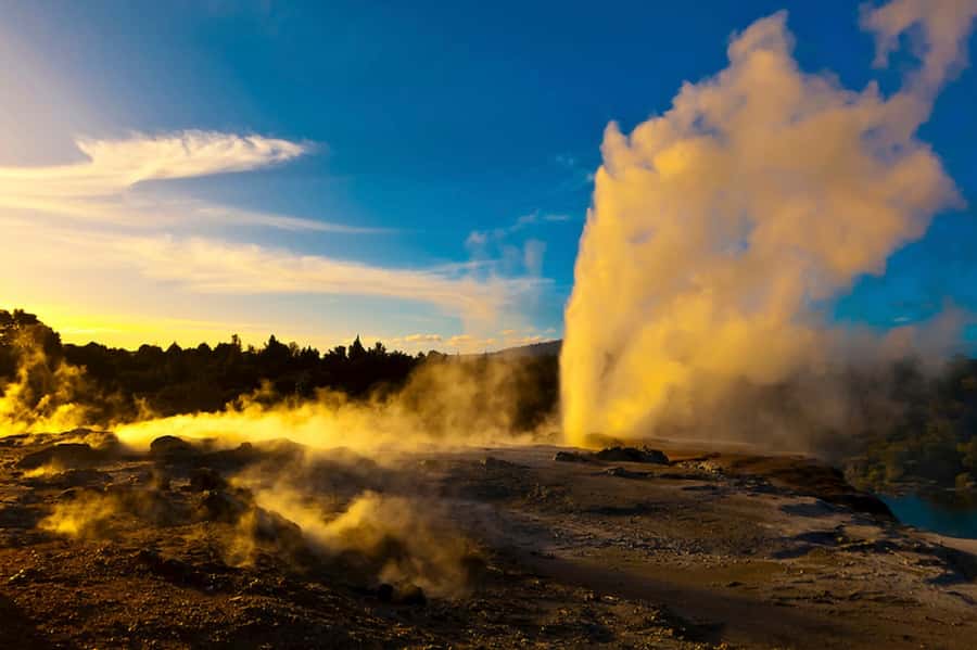 Hobbiton Movie Set & Rotorua Premium Day Tour from Auckland - The early pickup and road to Waikato