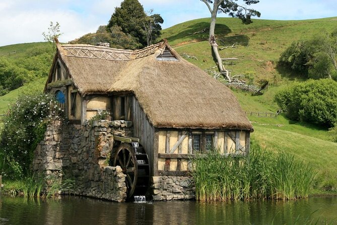 Hobbiton Movie Set Shore Excursion from Tauranga (6 Hours) - Inside a furnished Hobbit home