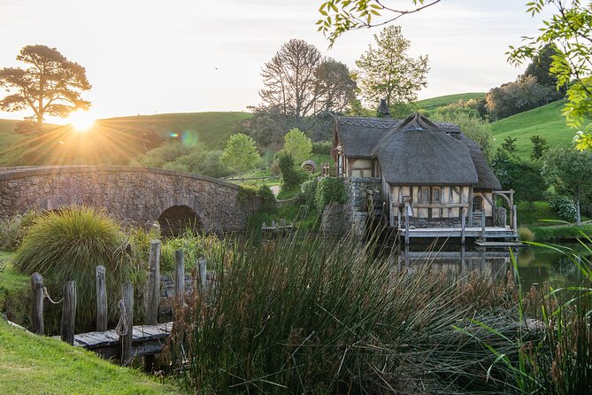 Hobbiton Movie Set& Te Puia Experience Private Tour From Auckland - Who should book this Auckland day tour?