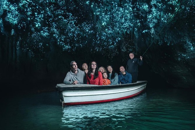 Hobbiton Movie Set tour & Glowworm Cave day tour - The early Auckland departure at 6:30 am