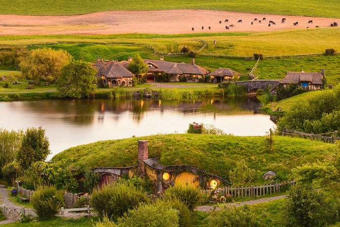 Hobbiton Movie Set Tour with lunch from Auckland - The 7:15 am Auckland pickup needs planning