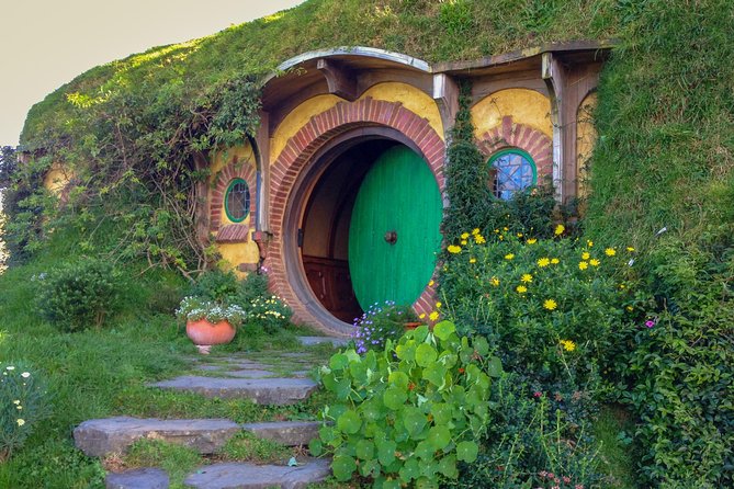 Hobbiton Movie Set Tour with lunch from Auckland - Arriving at the Hobbiton Movie Set