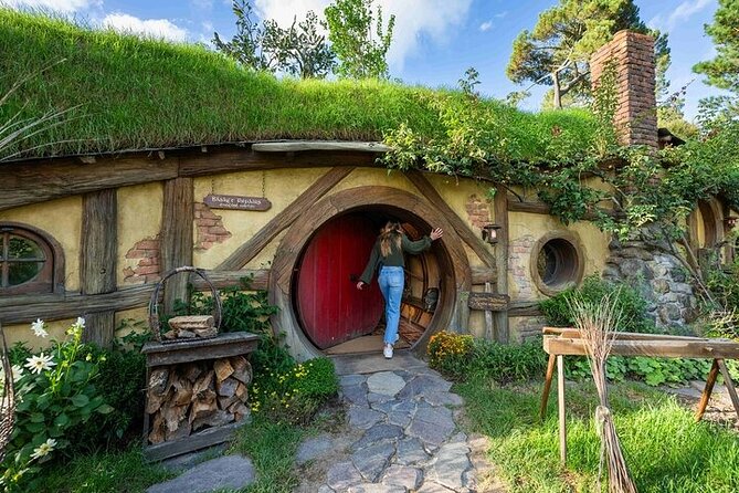 Hobbiton Movie set & Waitomo Caves Small Group Tour From Auckland - The drive is part of the experience