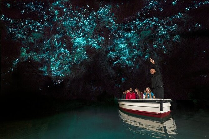 Hobbiton Movie Set & Waitomo Glow Worm Caves Private Tour - Starting before breakfast in downtown Auckland