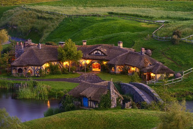 Hobbiton™ Movie Set Walking Tour from Shires Rest - Managing crowds, photos, and the walking pace