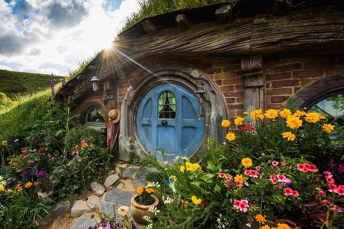 Hobbiton & Rotorua including Wai-O-Tapu - Small Group Tour from Auckland - Why this Auckland day trip makes sense