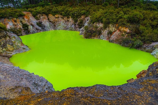 Hobbiton & Rotorua including Wai-O-Tapu - Small Group Tour from Auckland - What to bring and how to handle the schedule