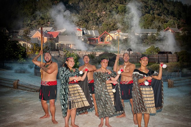 Hobbiton & Rotorua Living Māori Village Private Tour Ex-Auckland - Whakarewarewa and Rotorua’s geothermal power