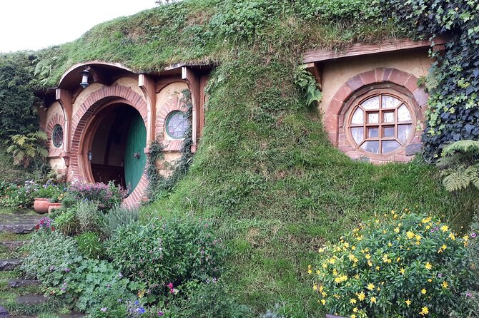Hobbiton Transport & Tauranga Highlights Excursion from Tauranga - McLaren Falls Park adds a welcome pause
