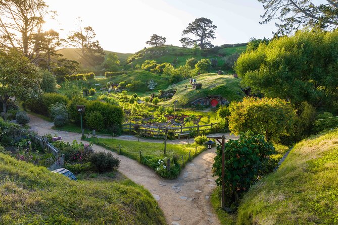 Hobbiton & Waitomo Caves Guided Day Trip from Auckland incl lunch - Leaving Auckland before breakfast