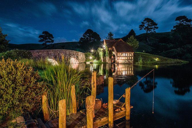Hobbiton & Waitomo Caves Guided Day Trip from Auckland incl lunch - Comfort, group size, and weather