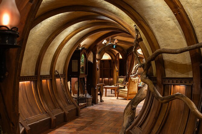 Hobbiton & Waitomo Caves Guided Tour from Auckland with Lunch - The Green Dragon Inn and photo opportunities
