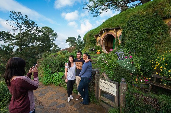 Hobbiton & Waitomo Caves Small Group Tour from Auckland inc Lunch - Lunch and a pause in Otorohanga