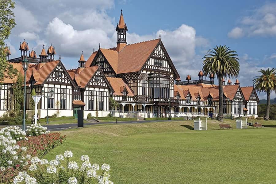 Hobbiton, Waitomo, Rotorua & Taupo 2-Day Tour from Auckland - The guide can make or break a packed schedule