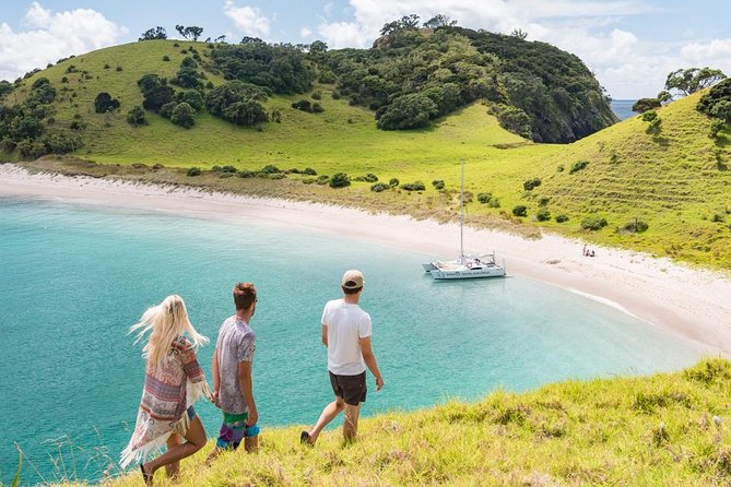 Island Hopper Day Cruise - sailing to wildlife sanctuary island - 6 hr cruise - Sailing among the eastern islands