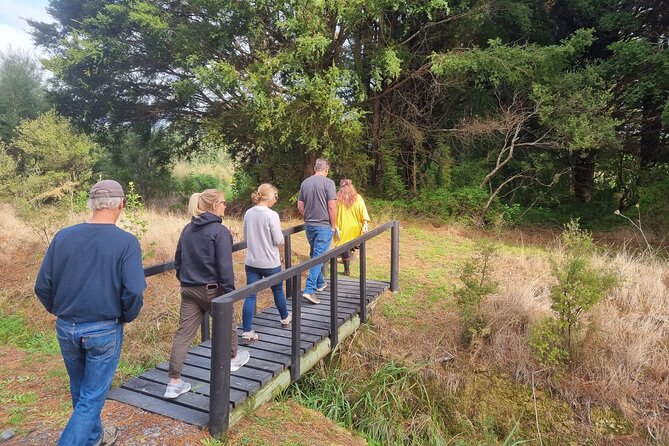 Jade Carving, Honey & Wine Tasting Private Tour - Matakana Village and its small shops