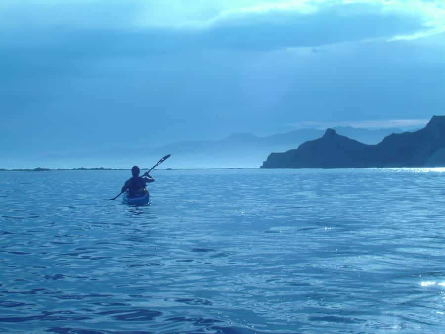 Kaikoura: Sunset Evening Kayaking Tour - Sunset, mountain views, and the return route