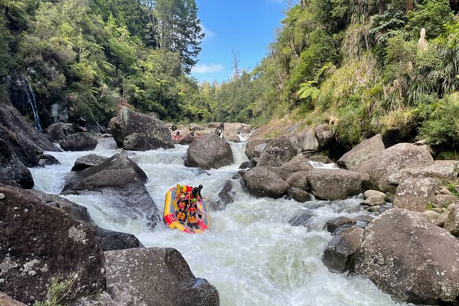 Kaituna Cascades - Grade 5 Wairoa River near Tauranga - The Rollercoaster keeps the raft moving