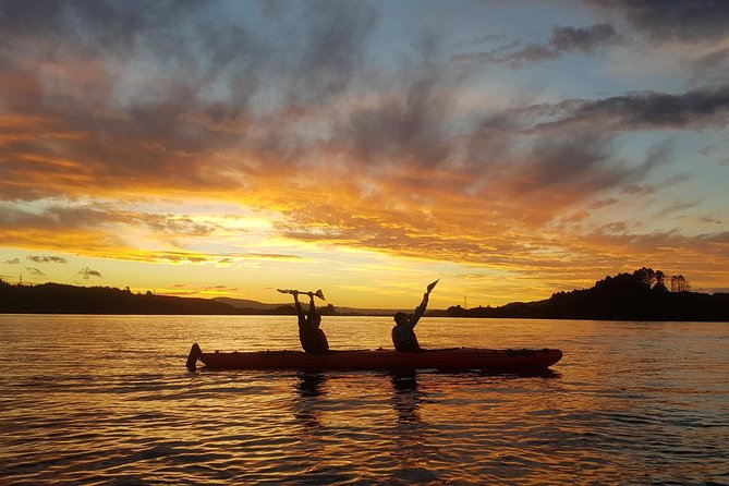 Lake Rotoiti Evening Kayak Tour including Hot Springs, Glowworm Caves and BBQ Dinner - Why this Rotorua evening works so well