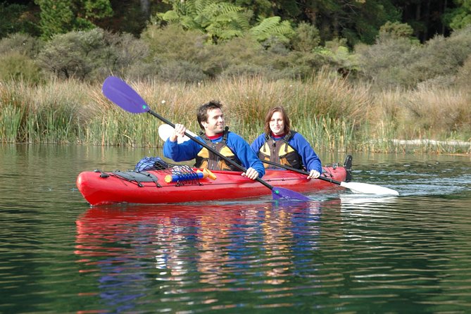 Lake Rotoiti Evening Kayak Tour including Hot Springs, Glowworm Caves and BBQ Dinner - What guides add to the experience