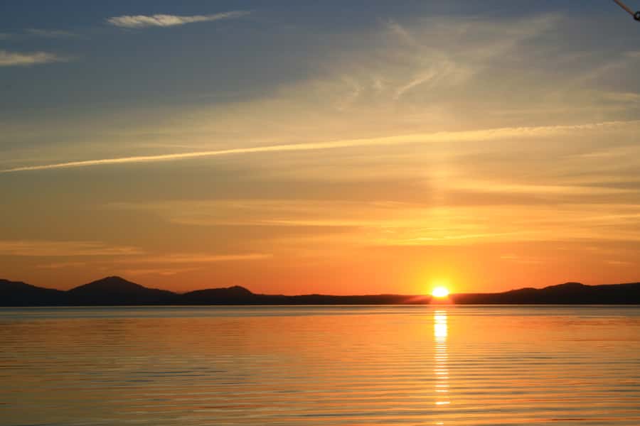 Lake Taupo: 1.5-Hour Maori Rock Carvings 5:00 PM Cruise - Leaving Taupo Boat Harbour at 5:00 PM