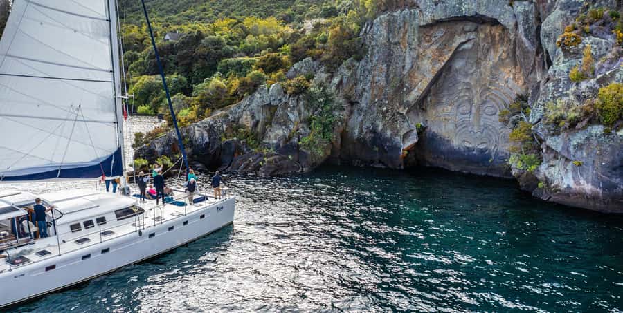 Lake Taupo: Luxury Sailing Catamaran to Māori Rock Carvings - Practical packing advice for Tiua
