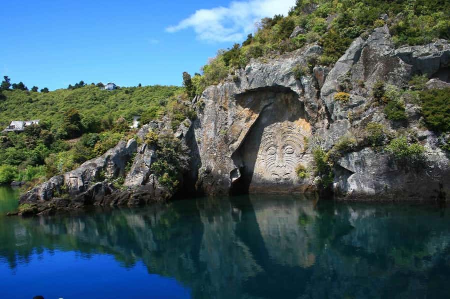 Lake Taupo: Maori Rock Carvings 10.30 AM 1.5-Hour Cruise - A gentle start from Taupō Boat Harbour
