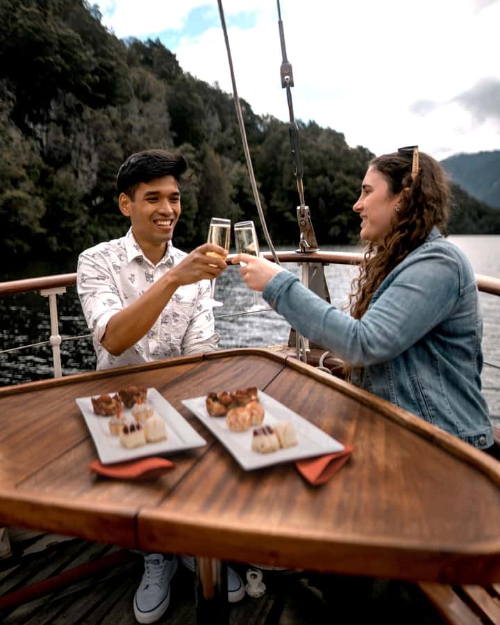 Lake Te Anau: 3-Hour Boat Cruise with Guided Walk - Six things to know before booking
