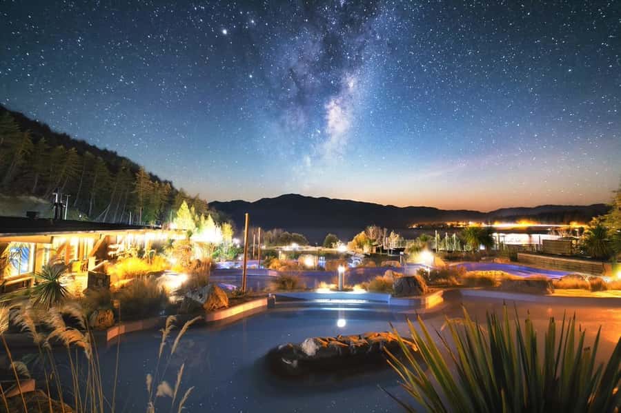 Lake Tekapo: 1.5-Hour Hot Pools & Stargazing Experience - Timing, age rules, and practical planning