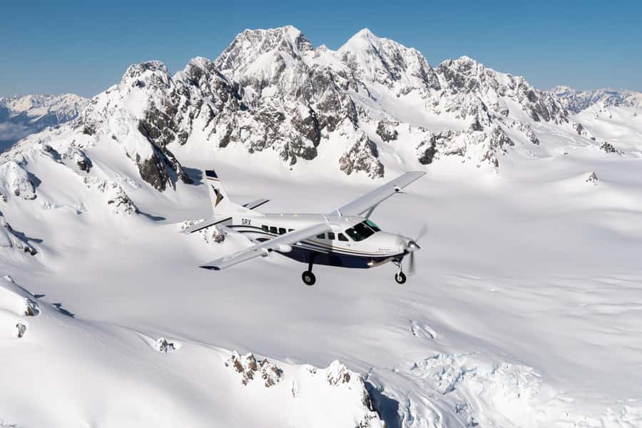 Lake Tekapo: 50-Minute Mount Cook and Beyond Scenic Flight - Aoraki Mount Cook and Tasman Glacier from above