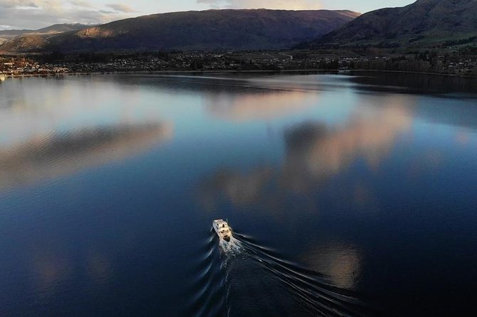 Lake Wanaka 1-Hour Cruise Including Wine and Cheese - Wine, beer, and the shared cheeseboard