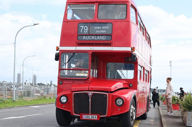 London Routemaster Double Decker Auckland Discovery - Live Commentary Instead of a Recorded Track